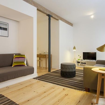 Joivy Cosy 1-Bed Flat With Workspace In Santa Catarina, Moments From Luis De Camoes Sq Лиссабон Номер фото