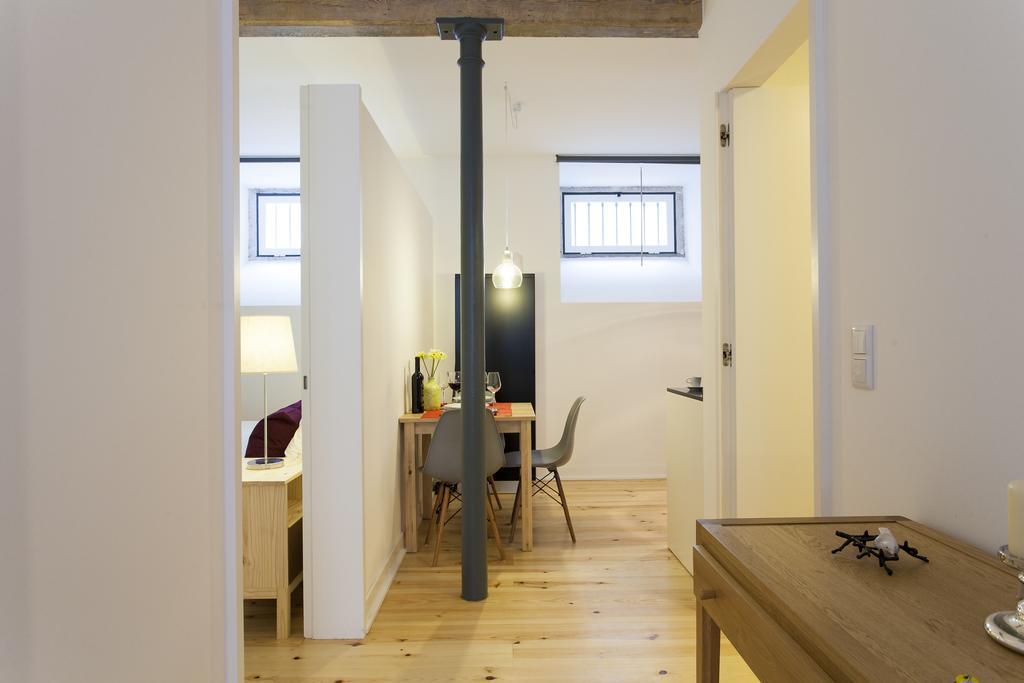 Joivy Cosy 1-Bed Flat With Workspace In Santa Catarina, Moments From Luis De Camoes Sq Лиссабон Номер фото